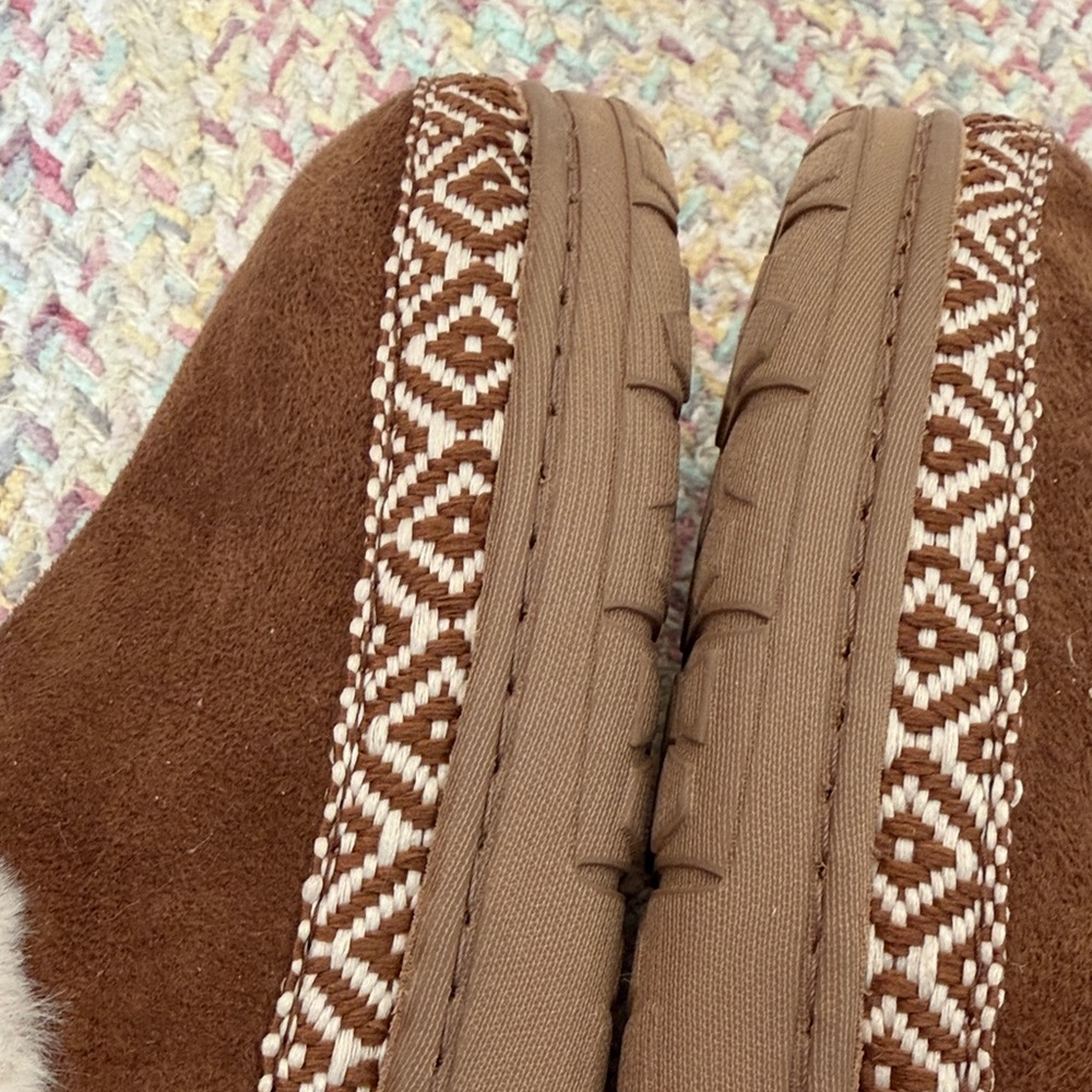 Brown Faux Fur Dearfoams Lined women's Slippers size US 9-10 (Large) - Picture 8 of 10